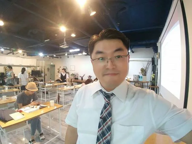 (주)오아시스 프리저브드플라워 마케팅컨설턴트 교육 5회차중 3회차 교육 현장 - 나눔경영컨설팅 김종혁 강사