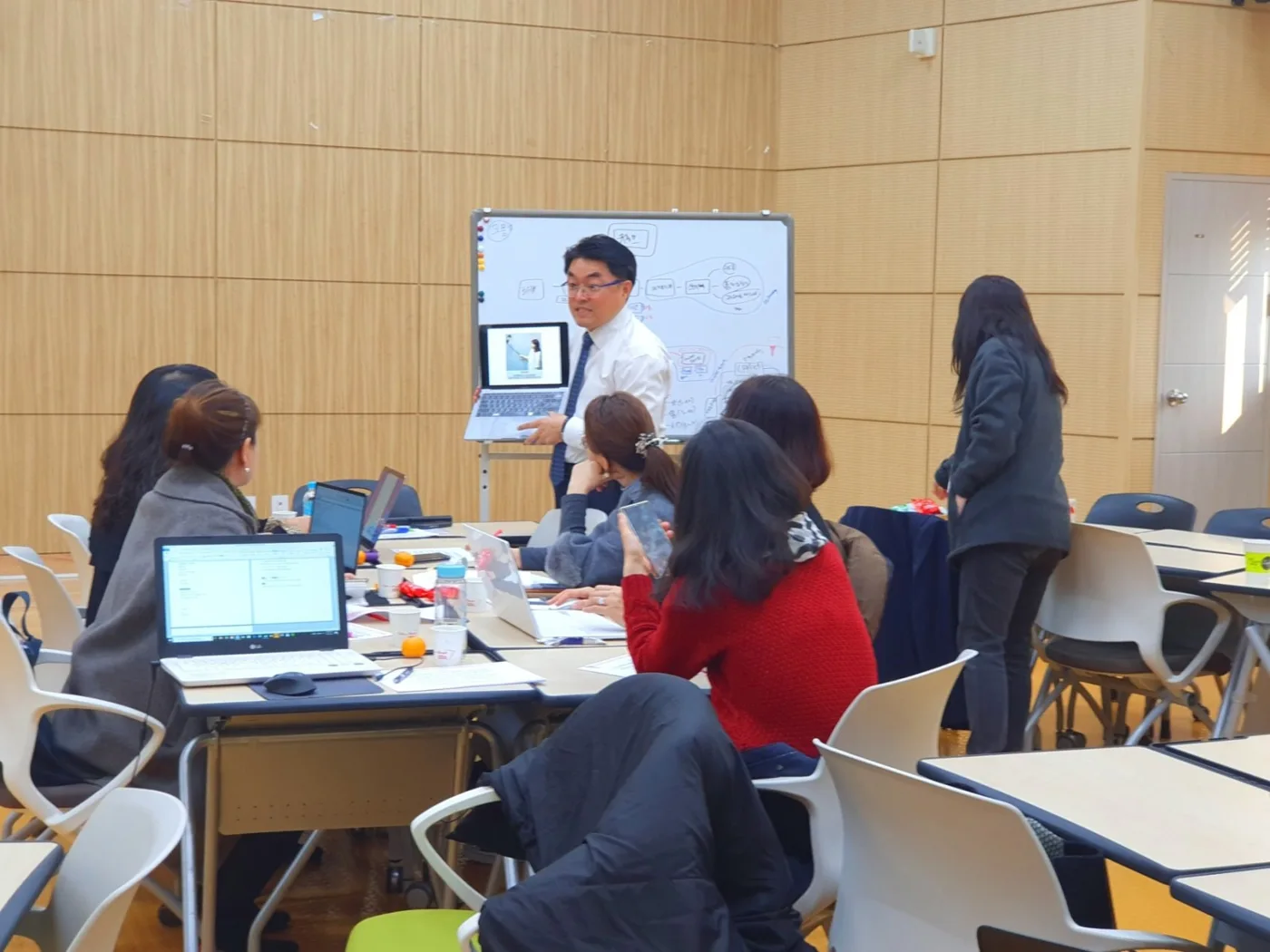 경기도여성능력개발센터 창업멘토링 교육 현장 - 나눔경영컨설팅 김종혁 강사