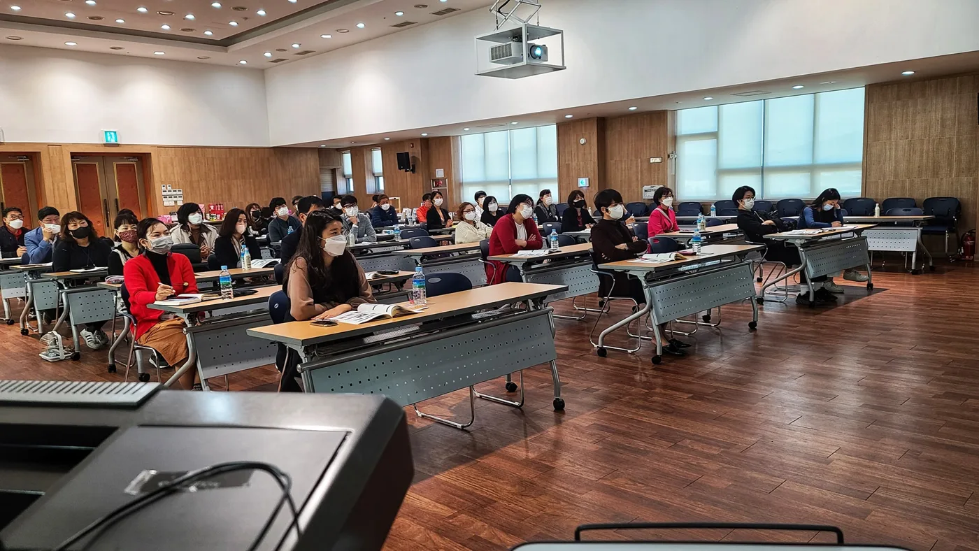 칠곡군 시니어 기술창업센터 '포스트코로나 대응전략'특강 교육 현장 - 나눔경영컨설팅 김종혁 강사