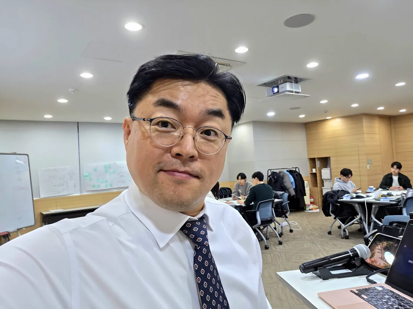 현대코퍼레이션 신사업발굴 워크샵 교육 현장 - 나눔경영컨설팅 김종혁 강사